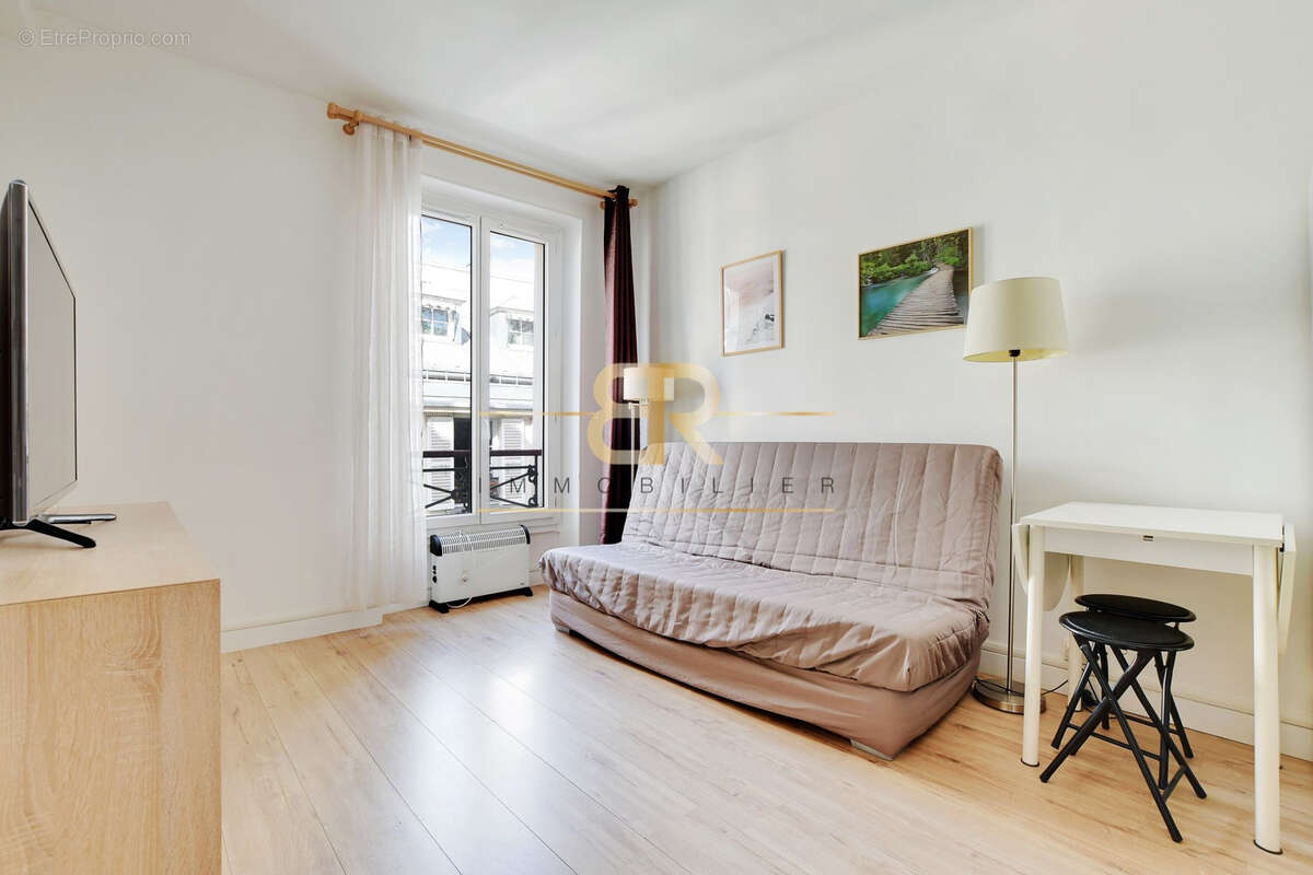 Appartement à PARIS-1E