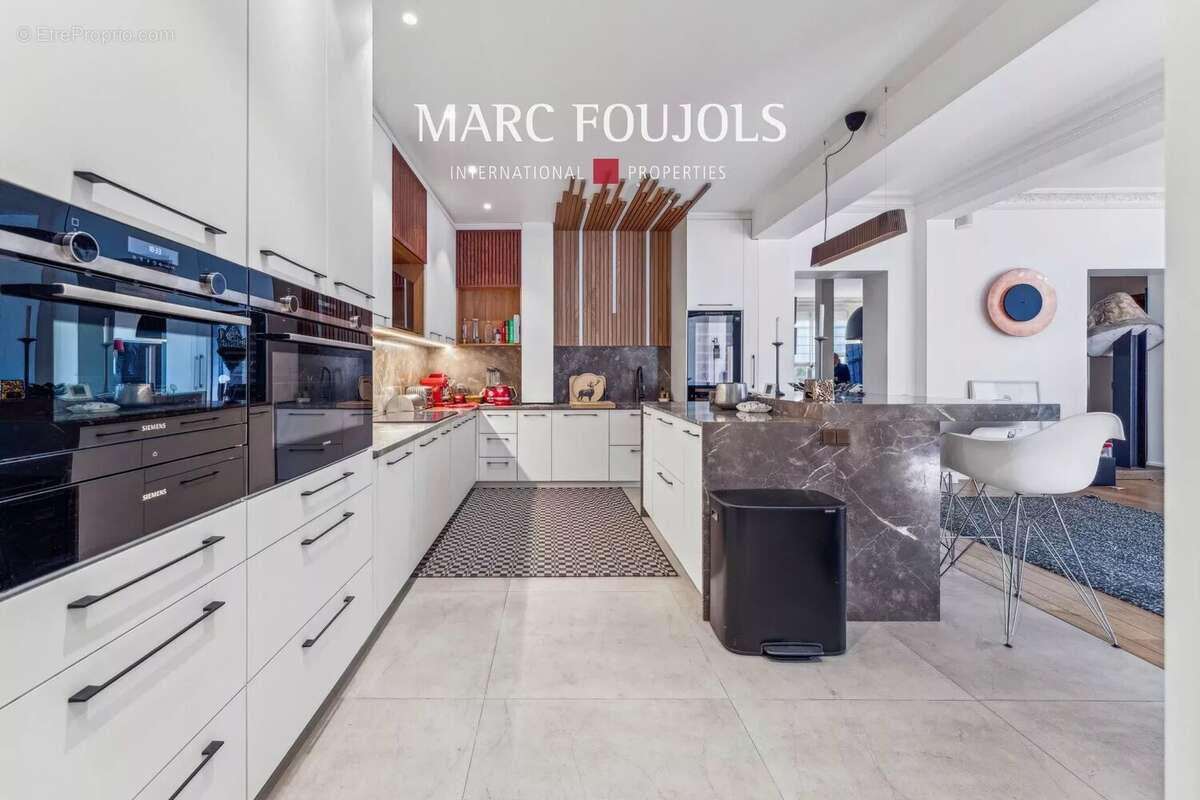 Appartement à PARIS-8E