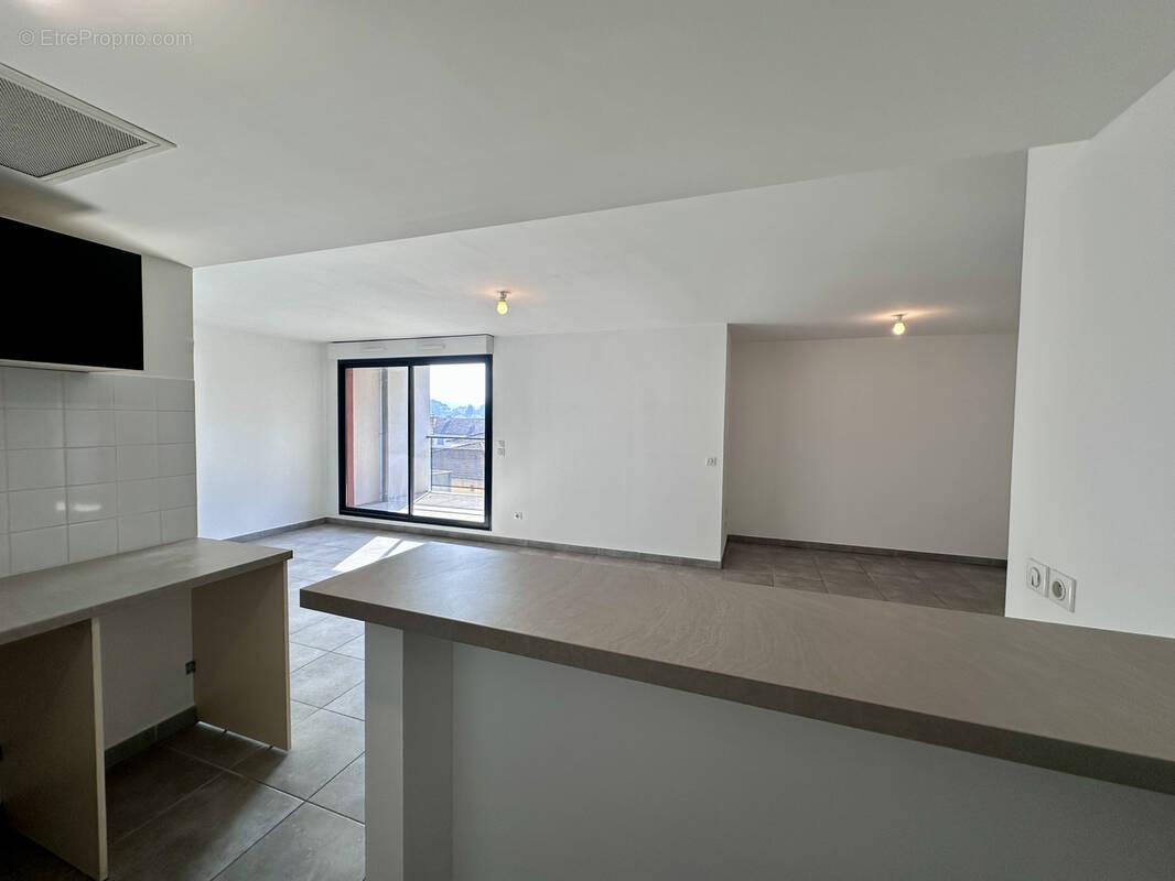 Appartement à BAGNOLS-SUR-CEZE