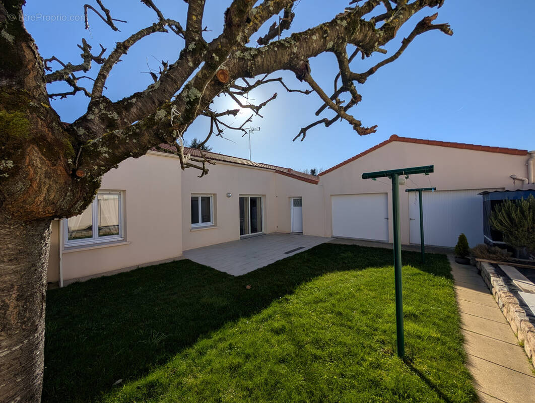 Maison à LES HERBIERS