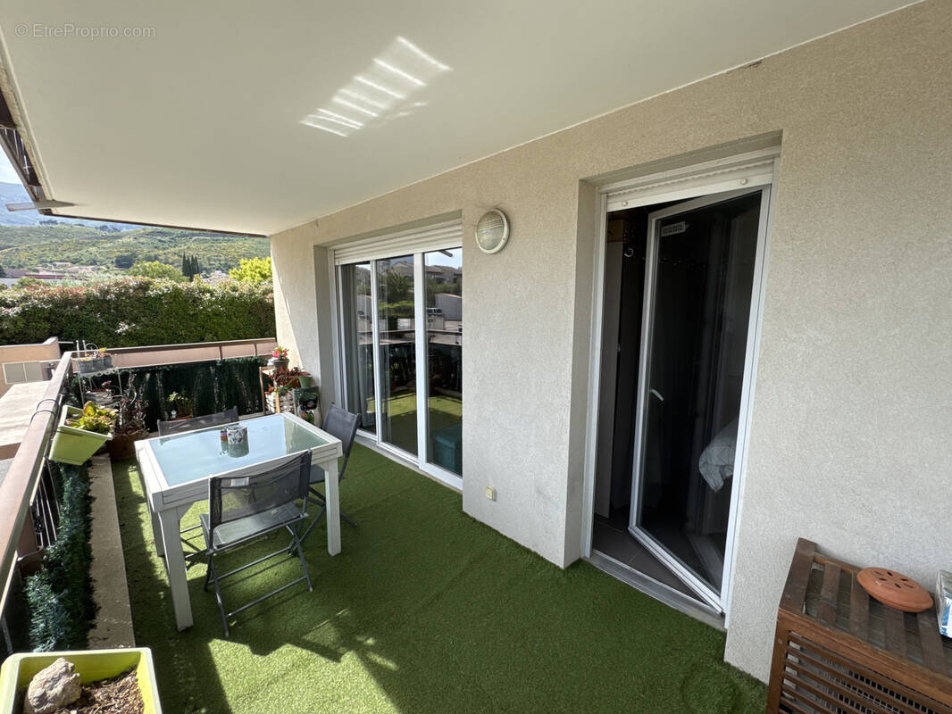 Appartement à CARROS
