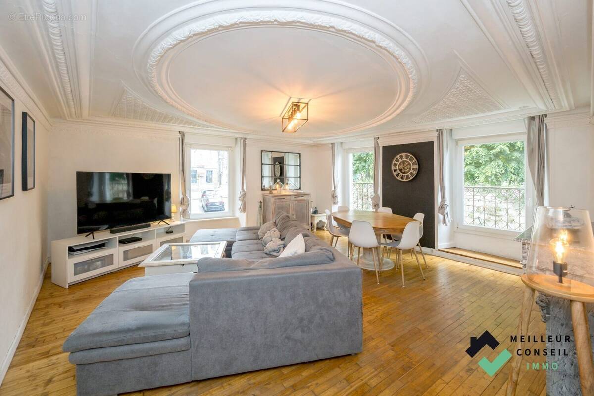 Appartement à QUINTIN