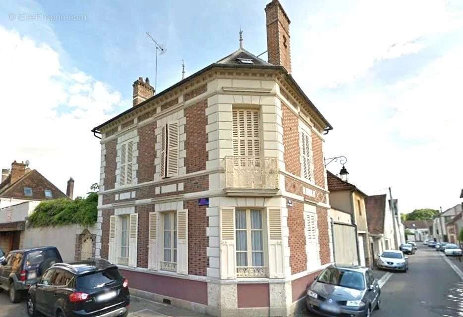 Maison à VILLENEUVE-SUR-YONNE