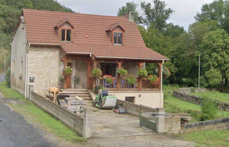 Maison à SALLES-COURBATIES