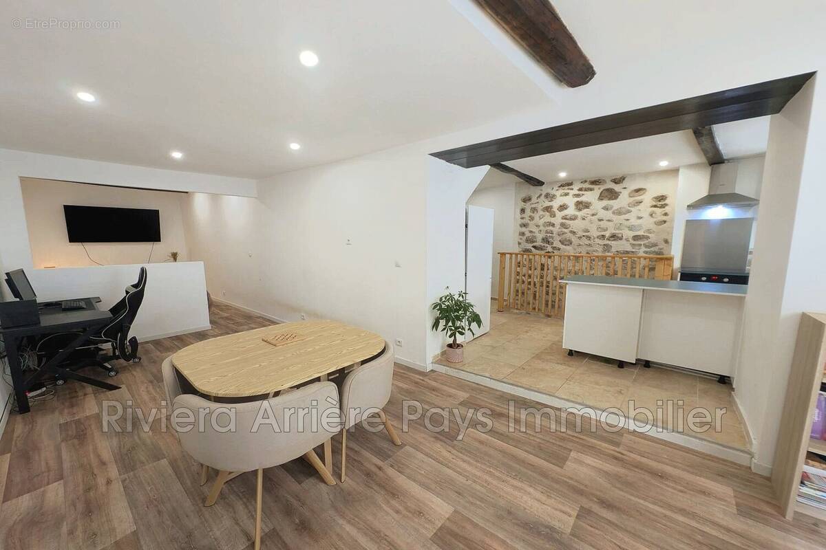 Appartement à PUGET-THENIERS