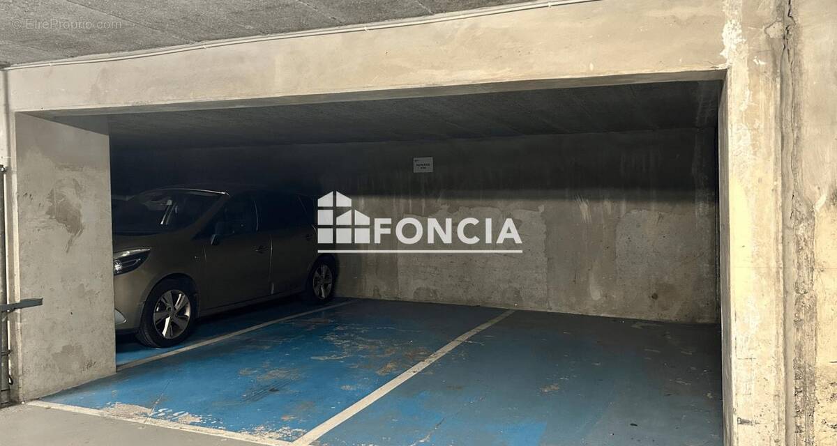 Parking à PARIS-20E