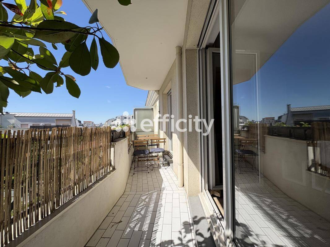 Appartement à LA GARENNE-COLOMBES
