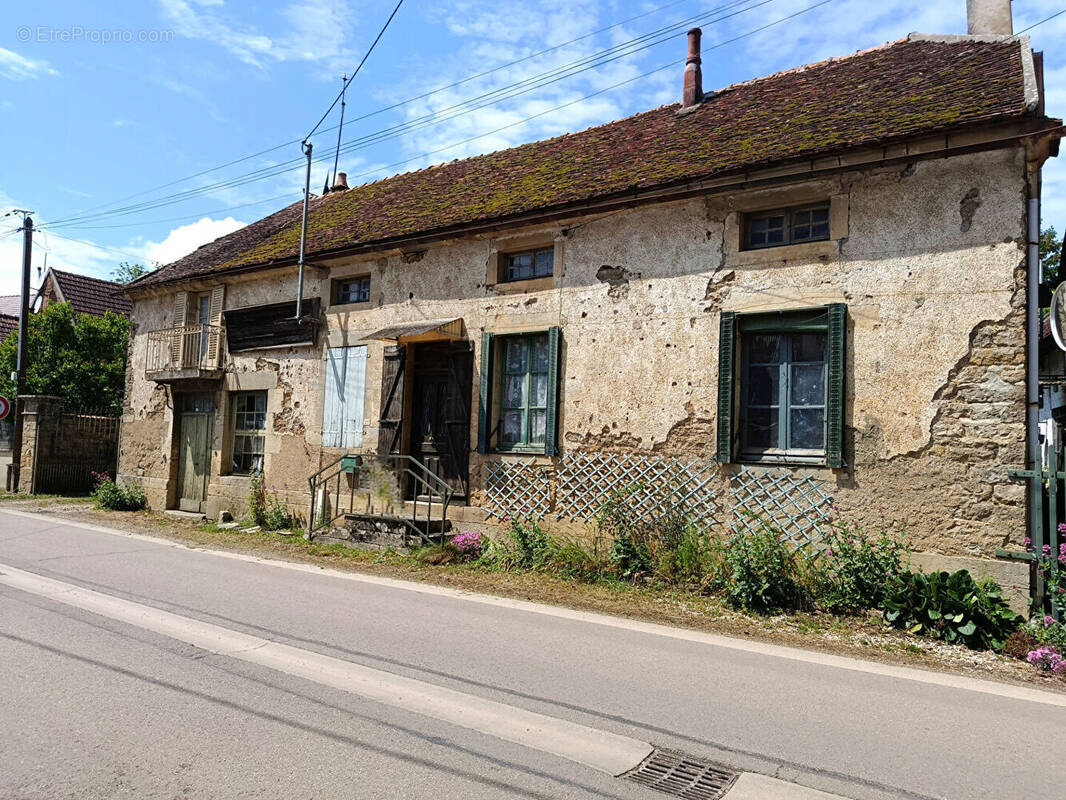 Maison à CORROMBLES