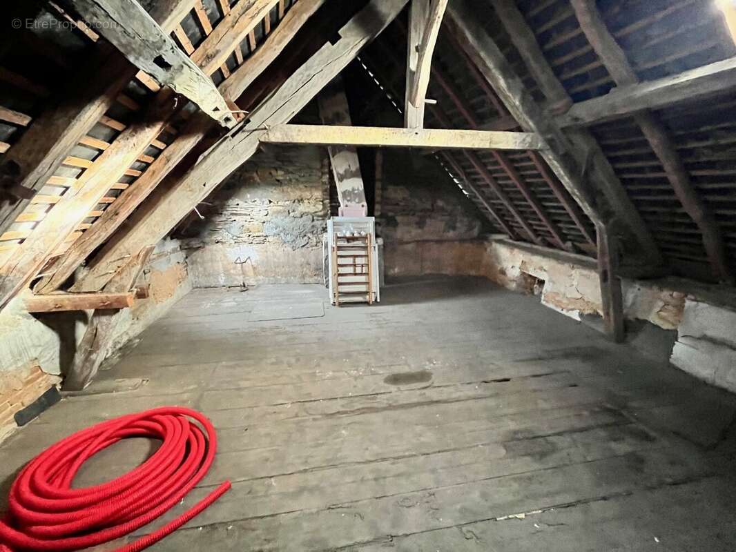 Maison à BEGROLLES-EN-MAUGES