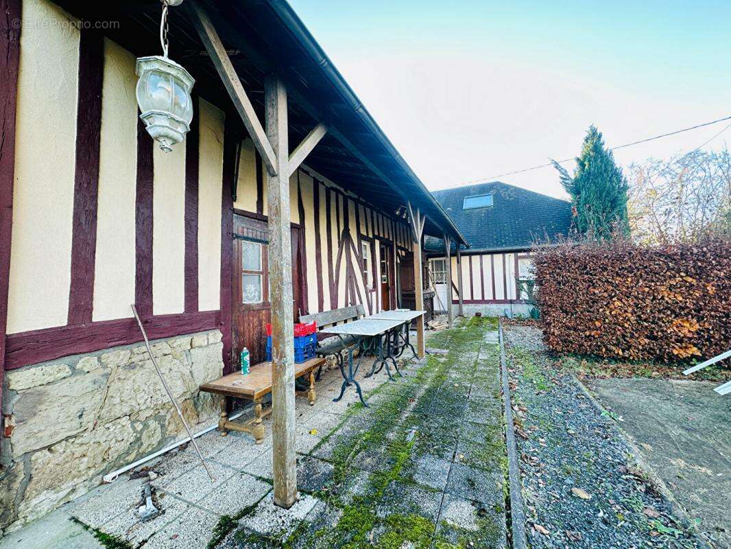 Maison à PONT-L&#039;EVEQUE