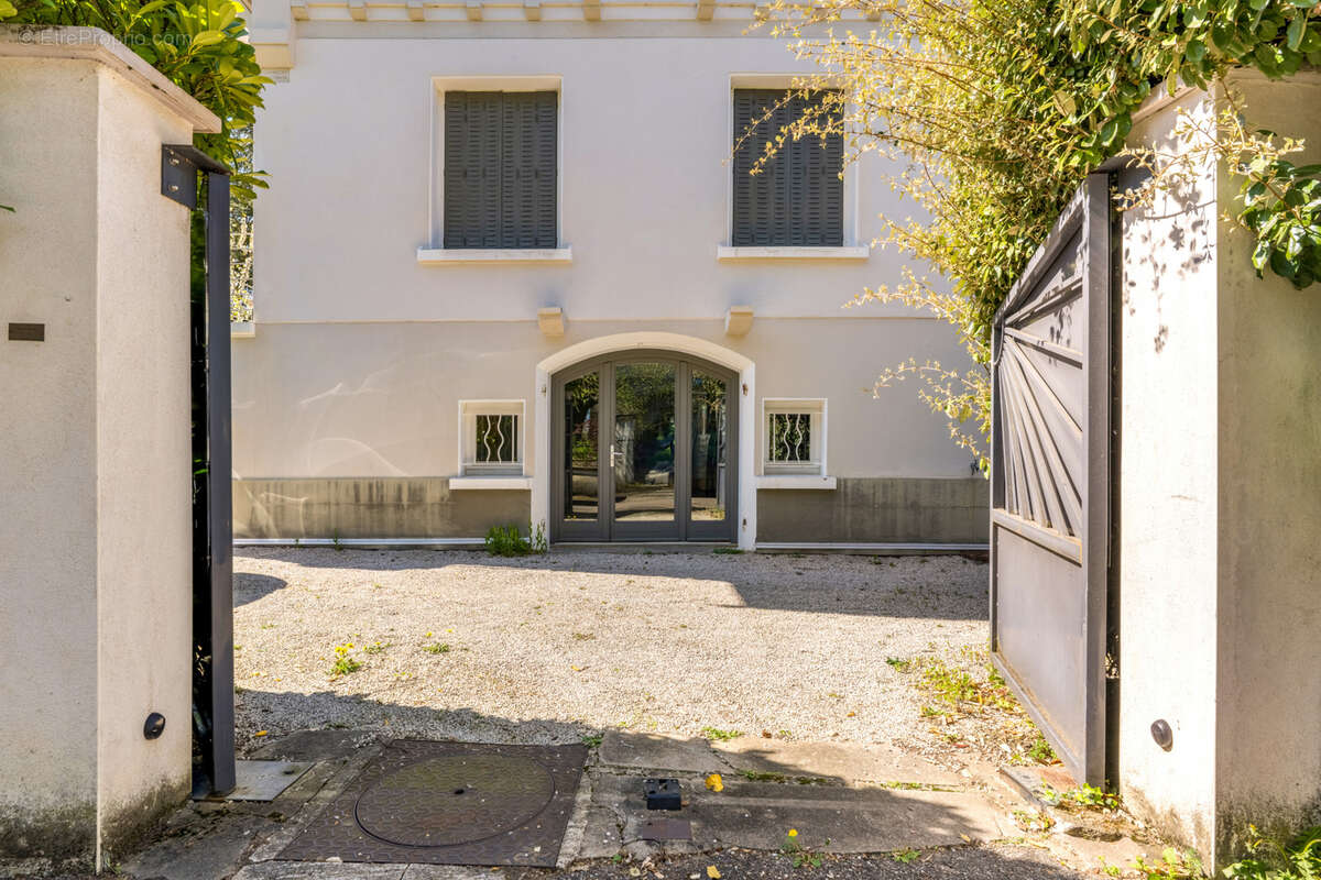 Maison à TASSIN-LA-DEMI-LUNE