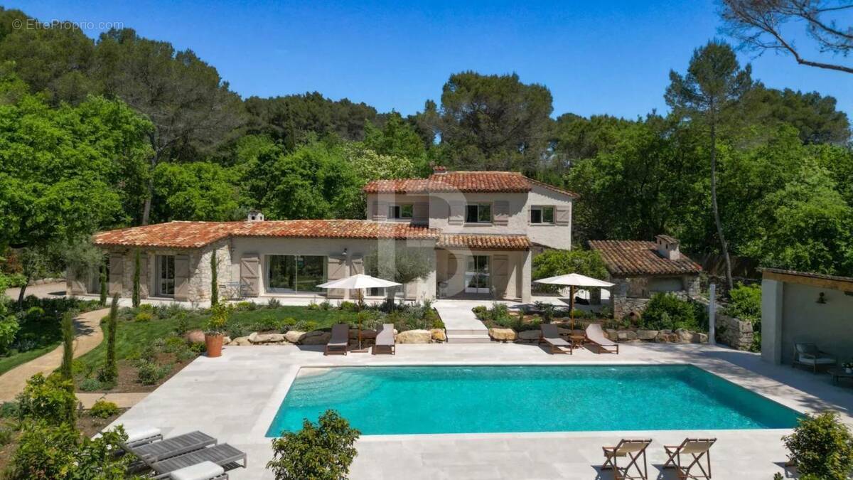 Maison à ROQUEFORT-LES-PINS
