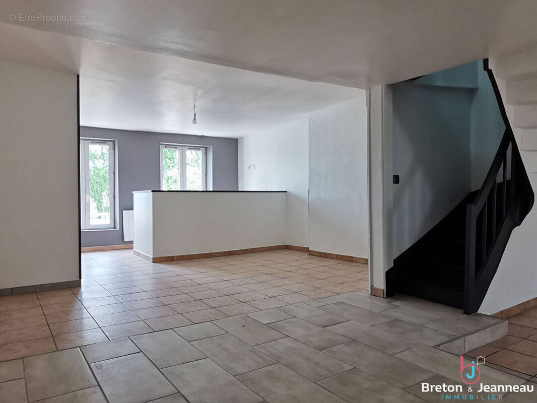 Appartement à VILLAINES-LA-JUHEL