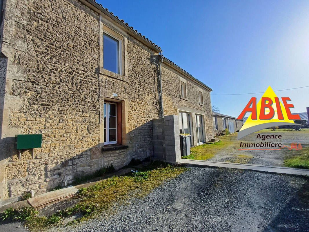 Photo 1 - Maison à SAINT-MARTIN-DE-FRAIGNEAU