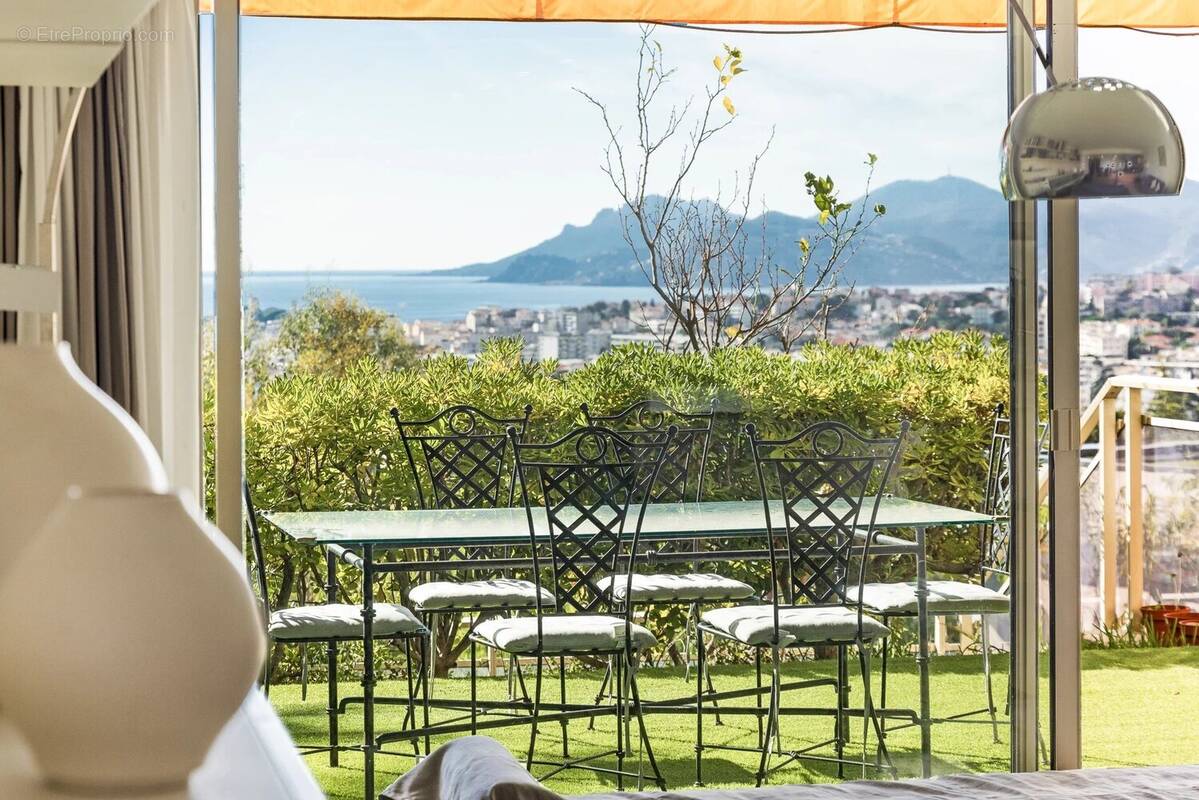 Appartement à LE CANNET