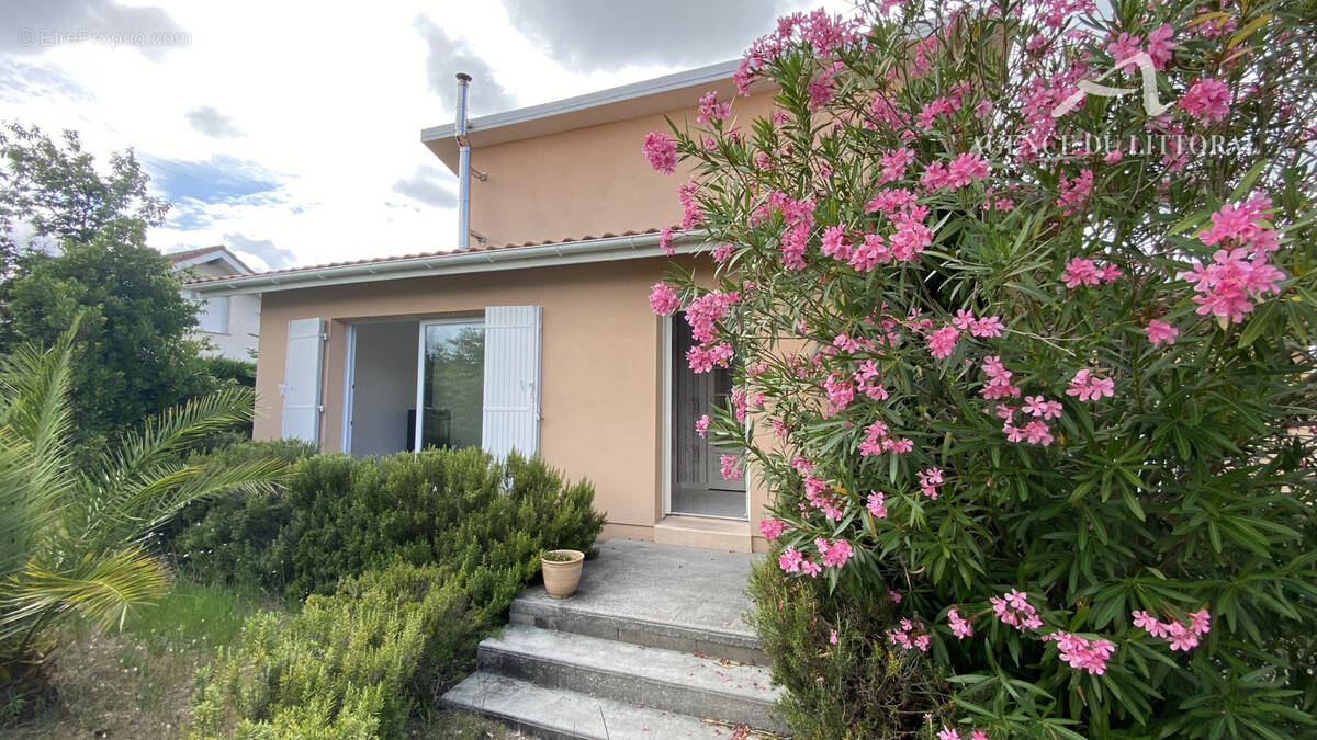 Maison à ARES