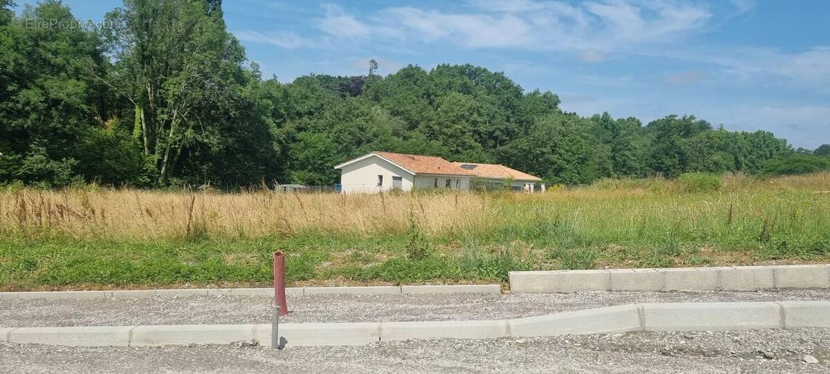 Terrain à POUILLON