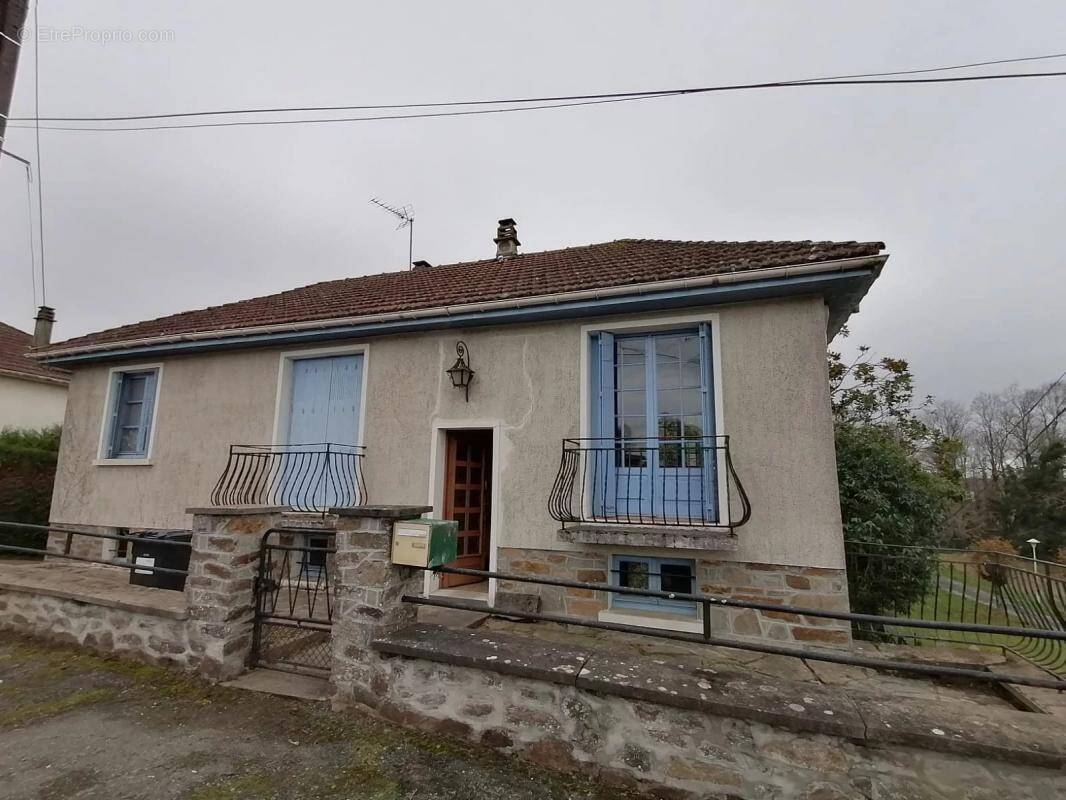 Maison à CHALUS