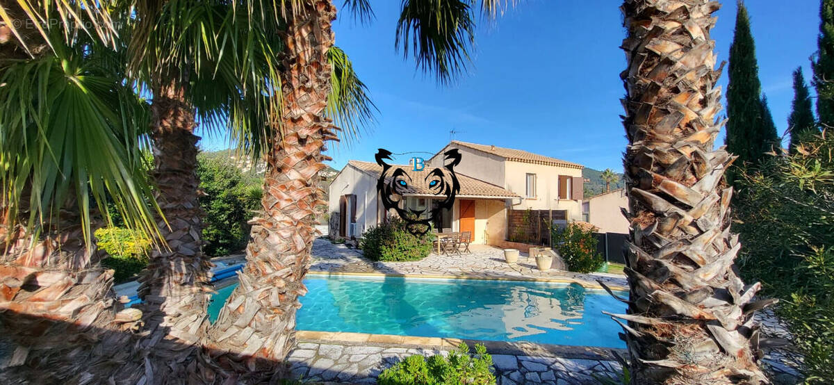 Maison à ROQUEBRUNE-SUR-ARGENS