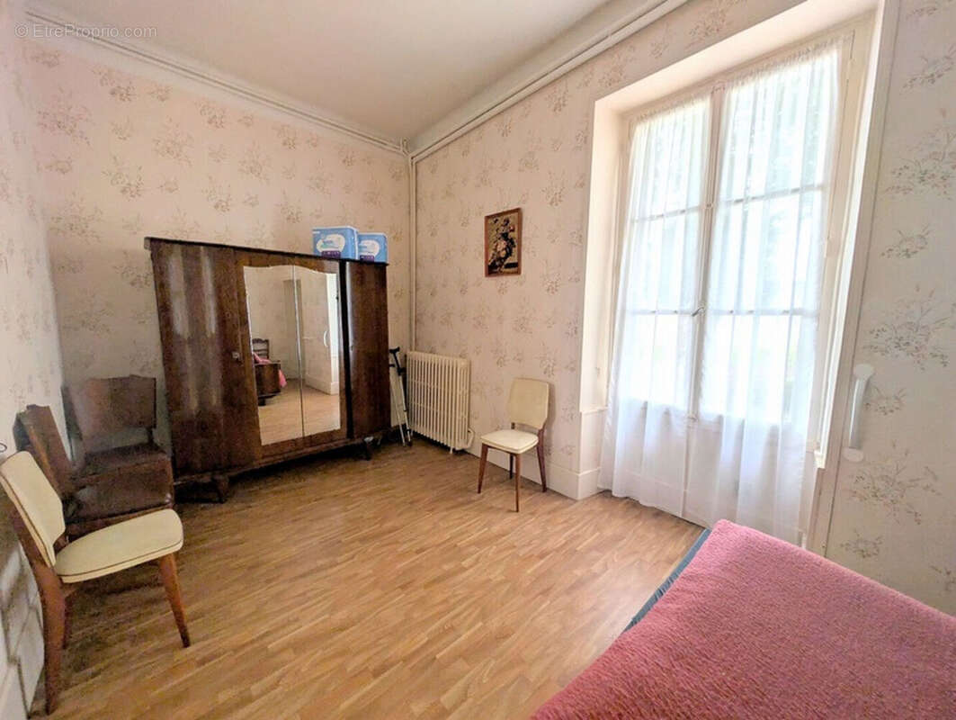 Maison à MONTREUIL-BELLAY