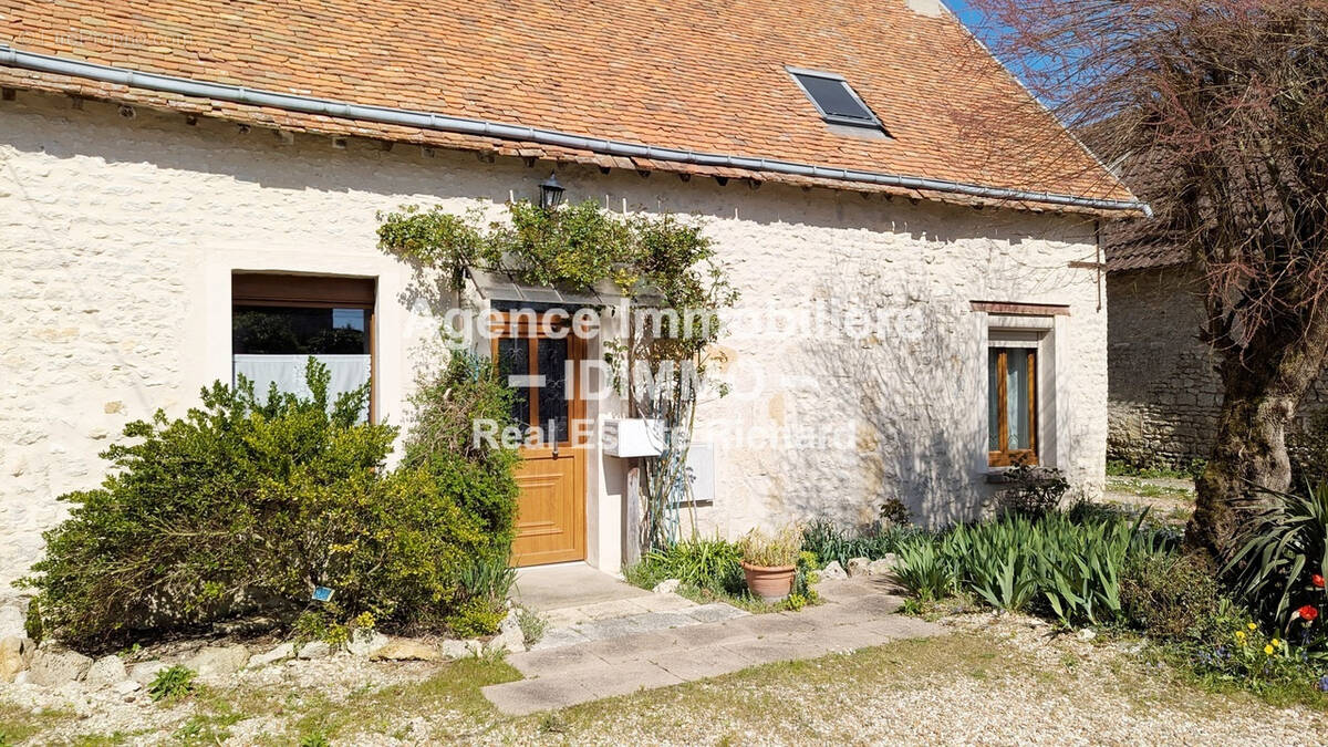 Maison à CORBEILLES