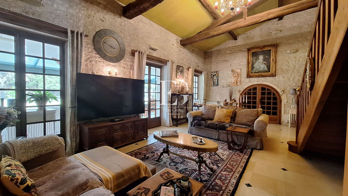 Maison à SEGONZAC