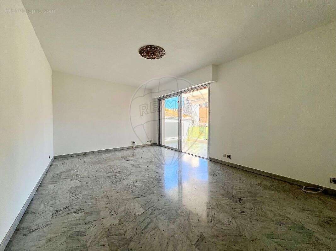 Appartement à VALLAURIS