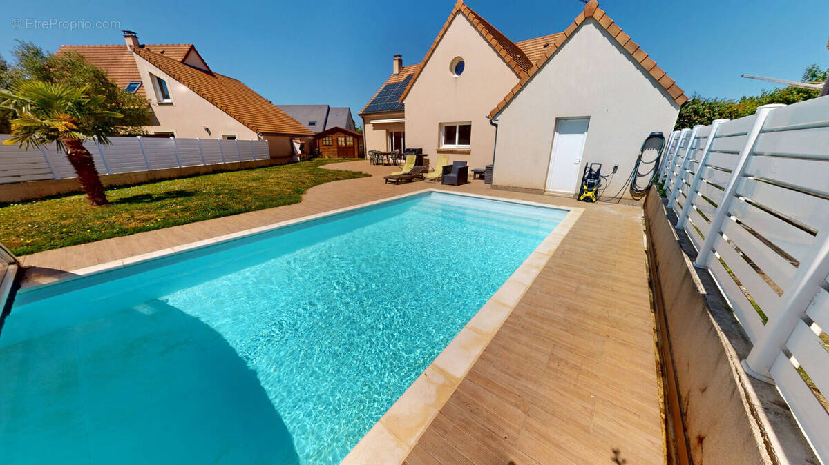 Maison à DEMOUVILLE