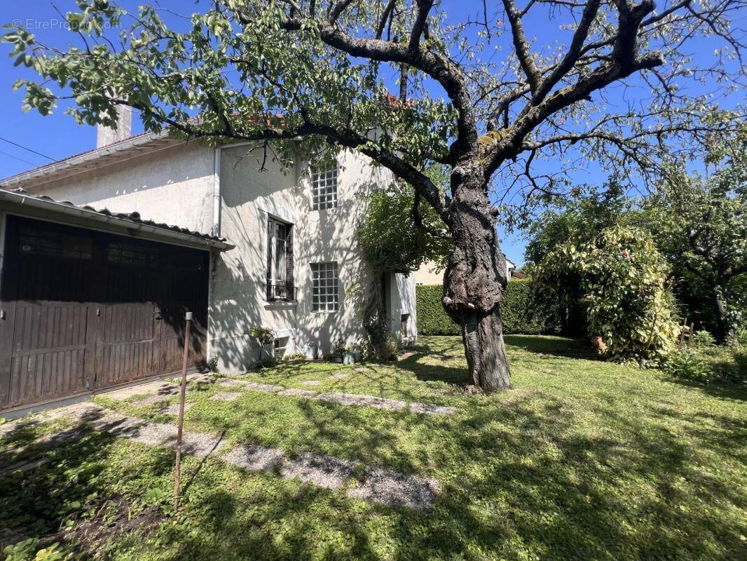 Maison à LES CLAYES-SOUS-BOIS