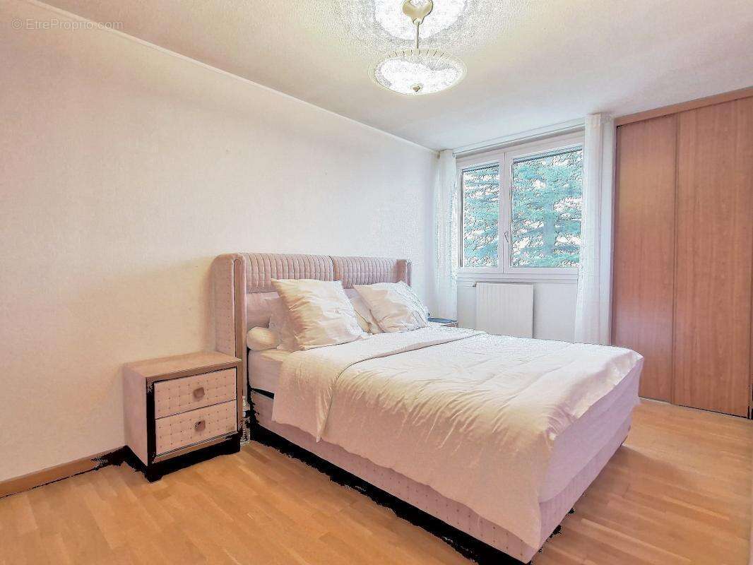 Appartement à DECINES-CHARPIEU