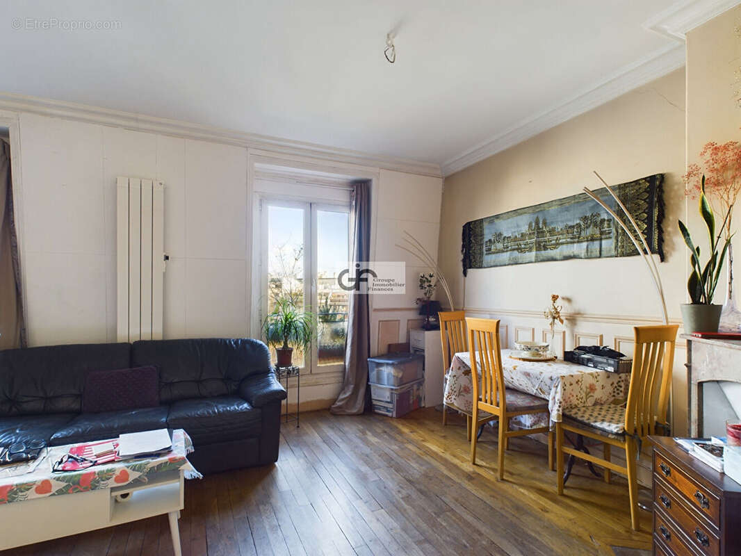 Appartement à PARIS-16E