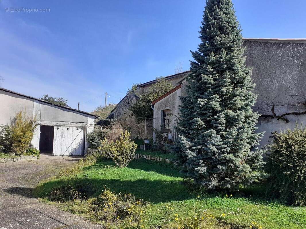   - Maison à THOUARS