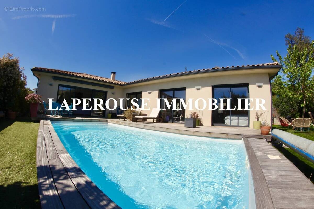 Maison à CASTAGNIERS