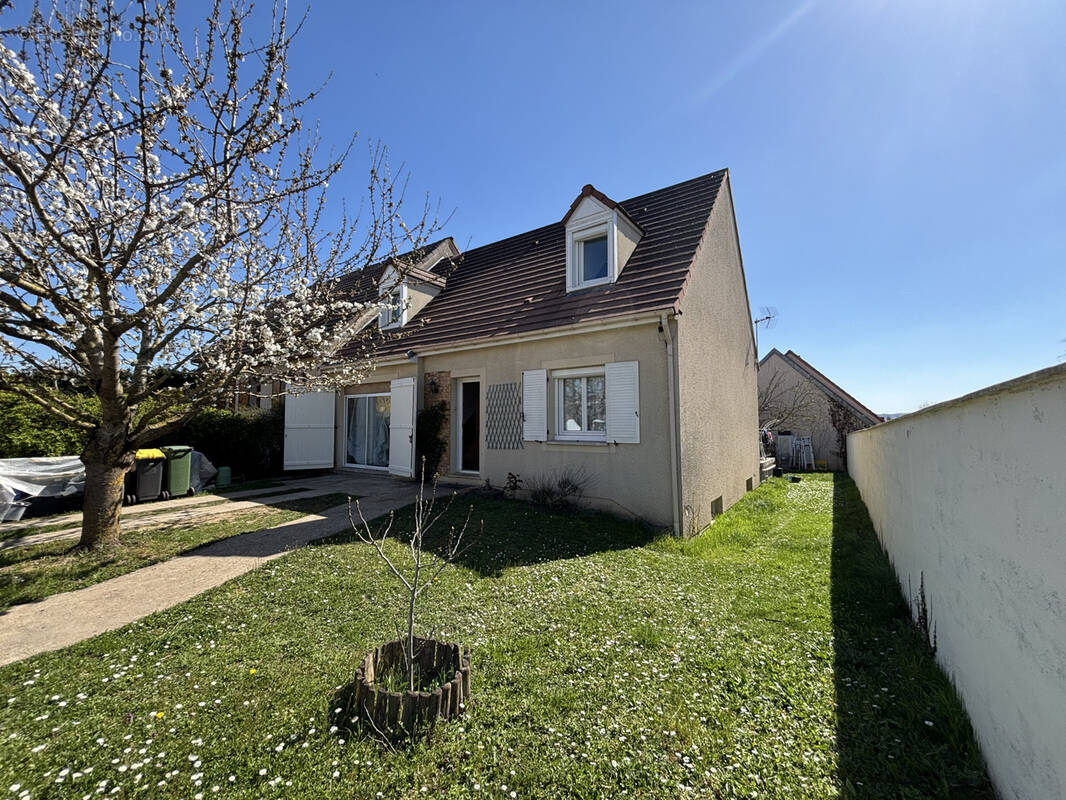 Maison à ISSOU