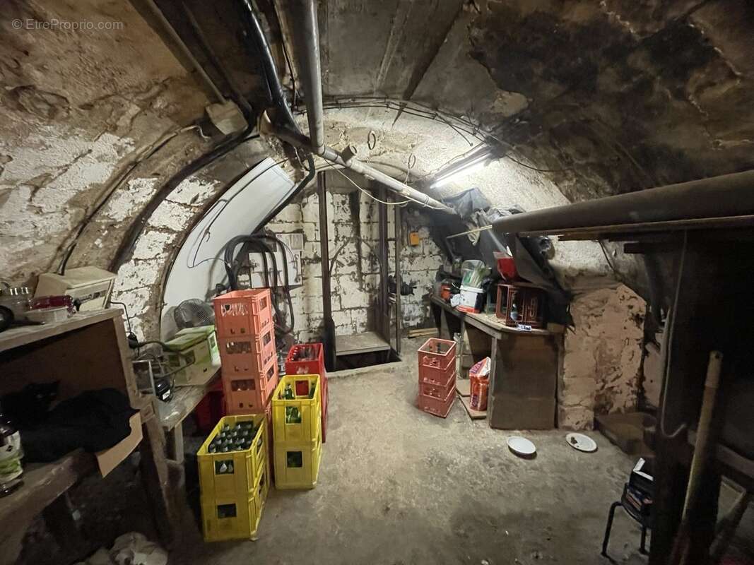 Autre à PARIS-6E