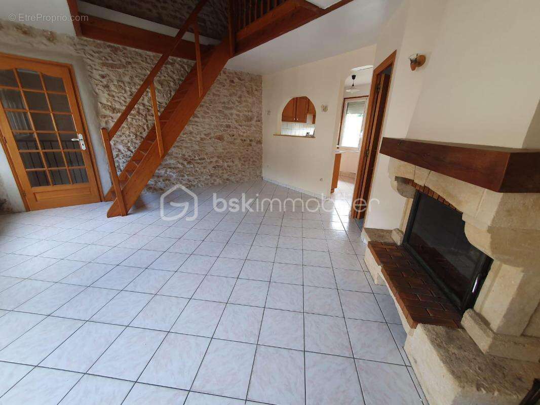 Appartement à BRUYERES-LE-CHATEL