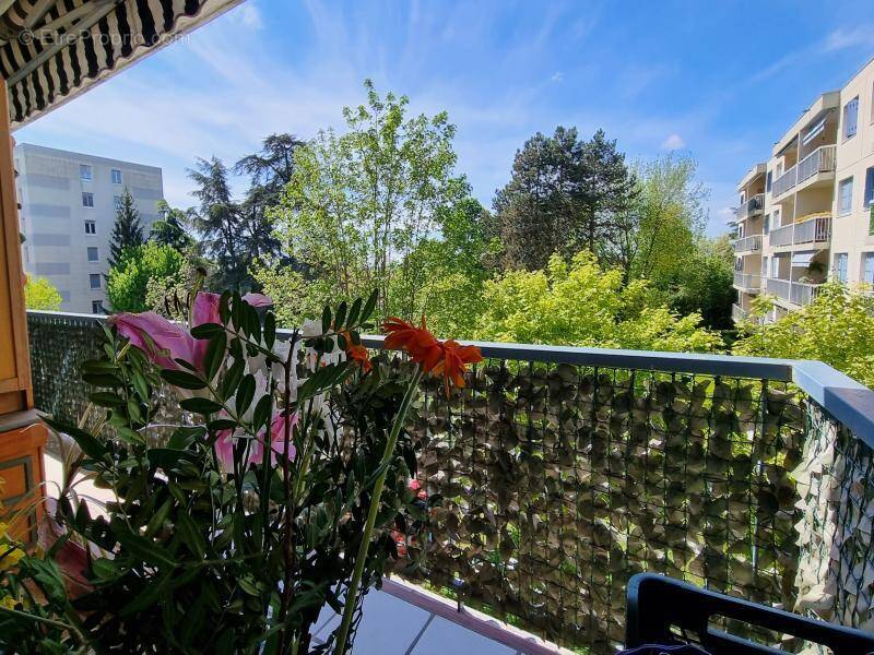 Appartement à MEYZIEU