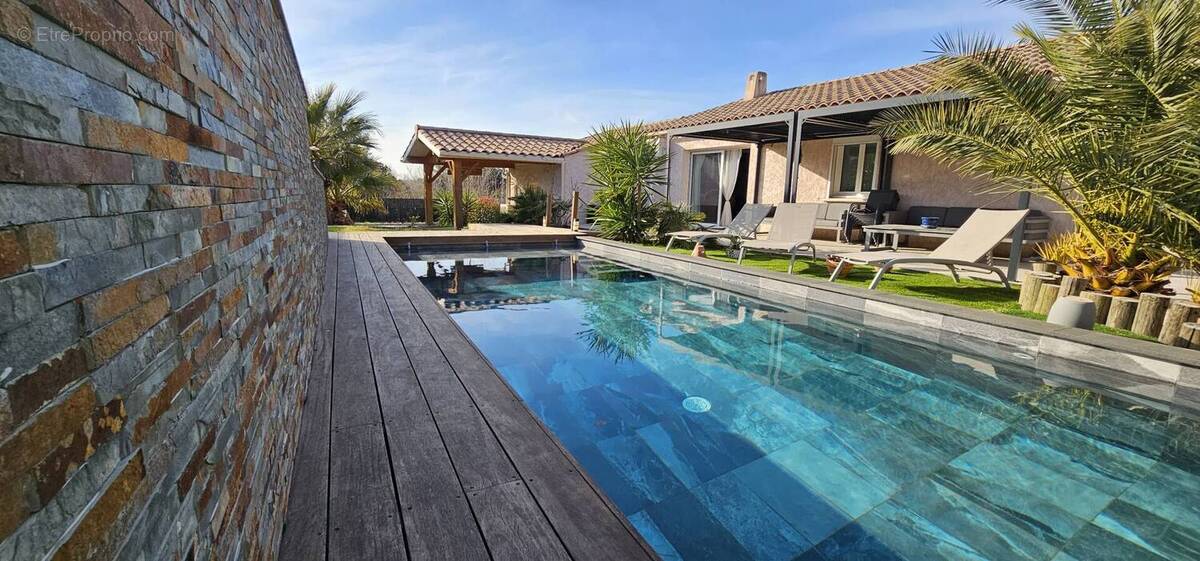 Maison à ROQUEBRUNE-SUR-ARGENS