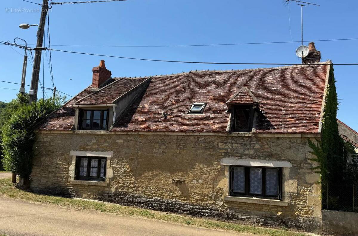 Maison à VARZY