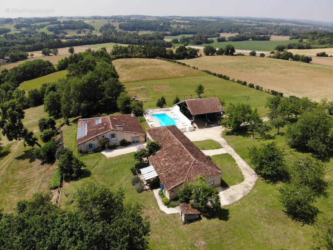 Maison à VIC-FEZENSAC