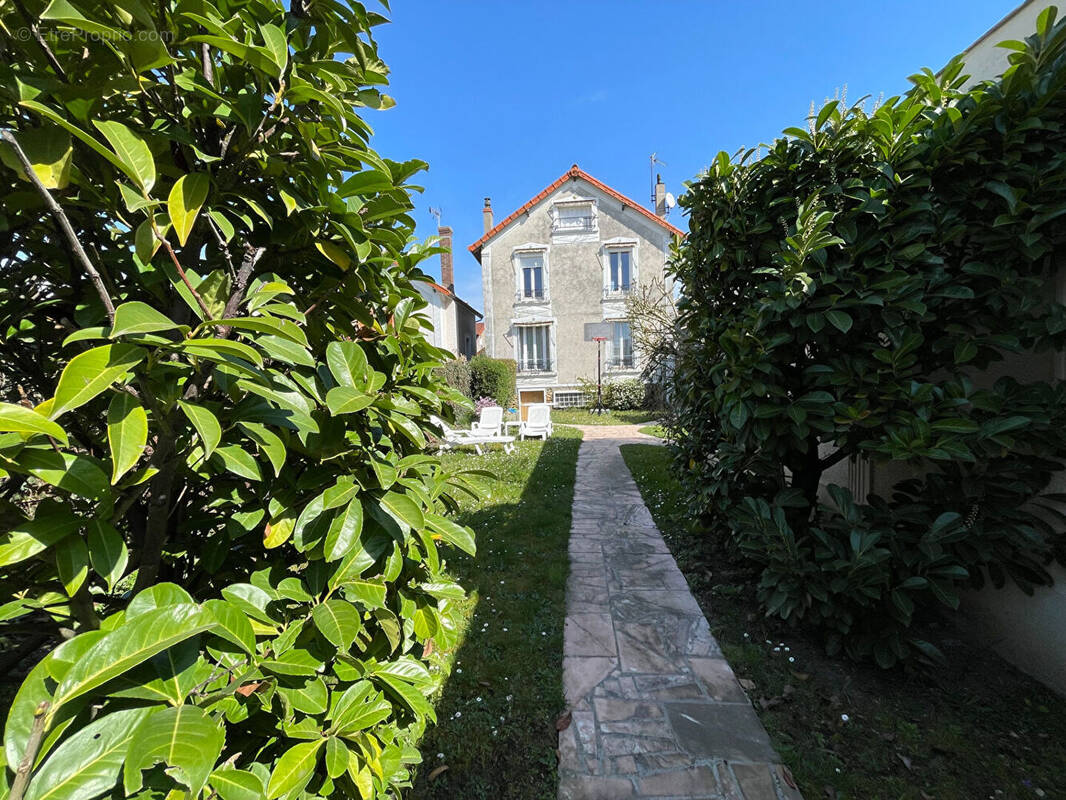 Maison à LES PAVILLONS-SOUS-BOIS