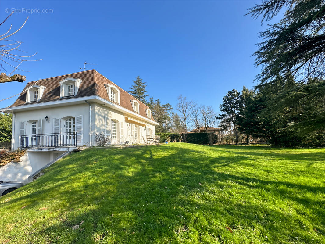 Maison à CHARBONNIERES-LES-BAINS
