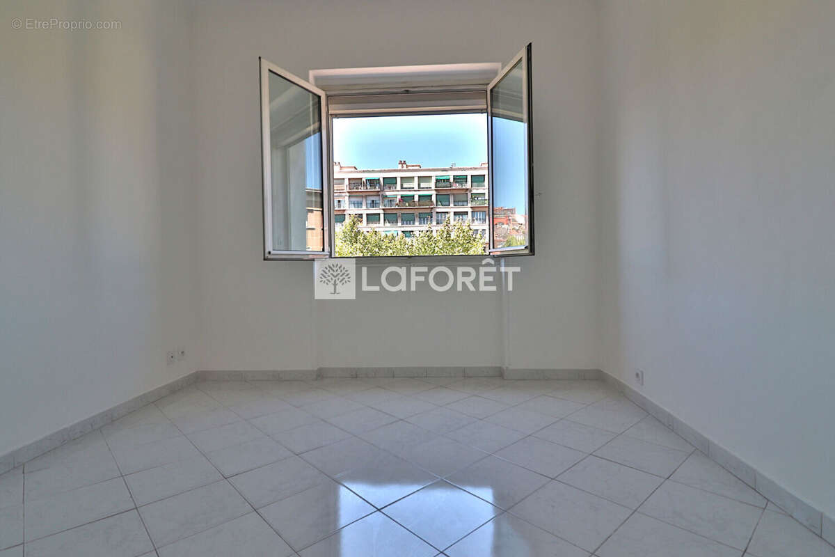 Appartement à MARSEILLE-2E
