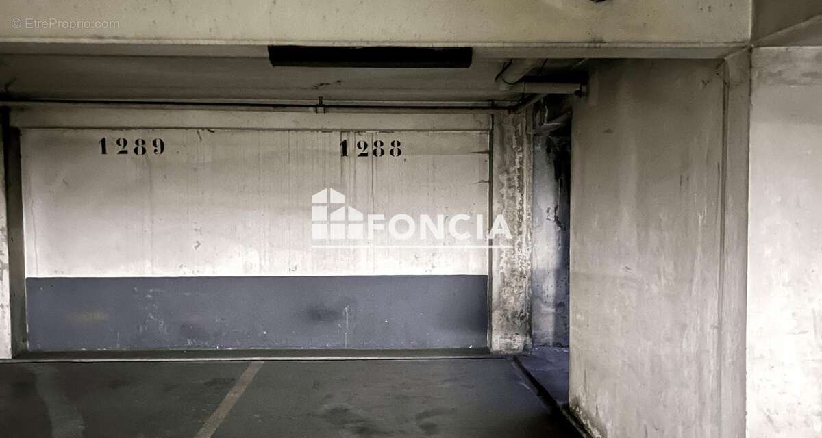 Parking à PARIS-10E