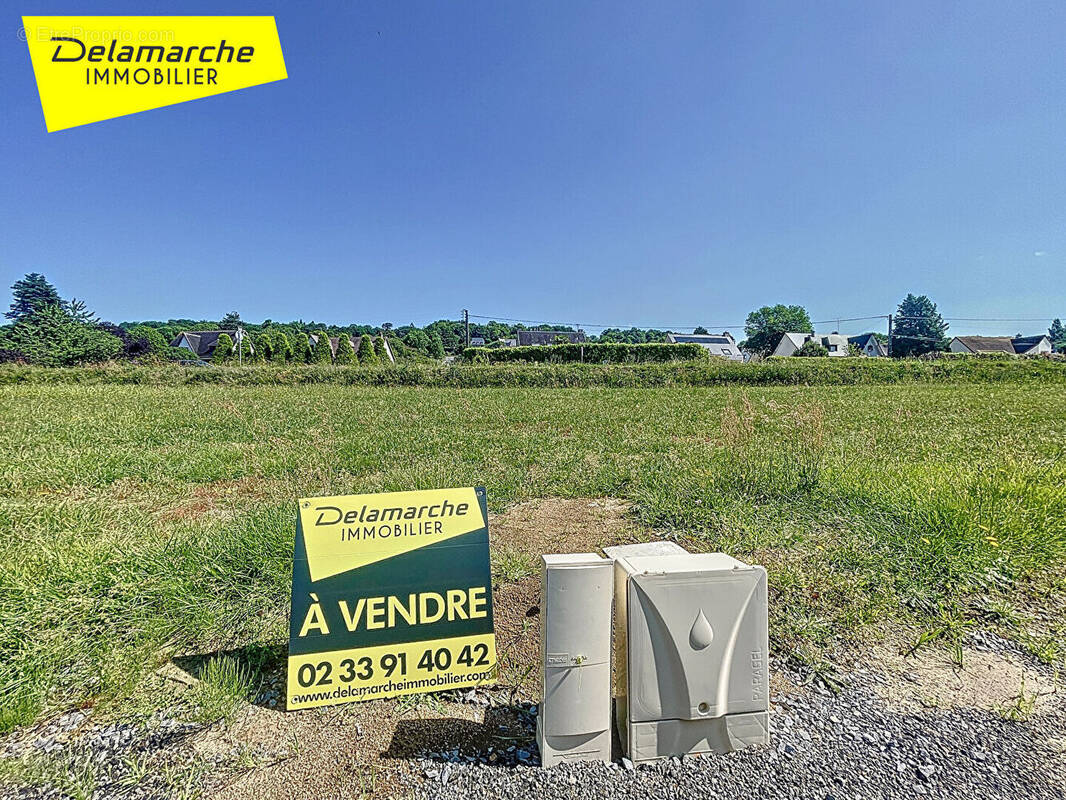 Terrain à LE VAL-SAINT-PERE