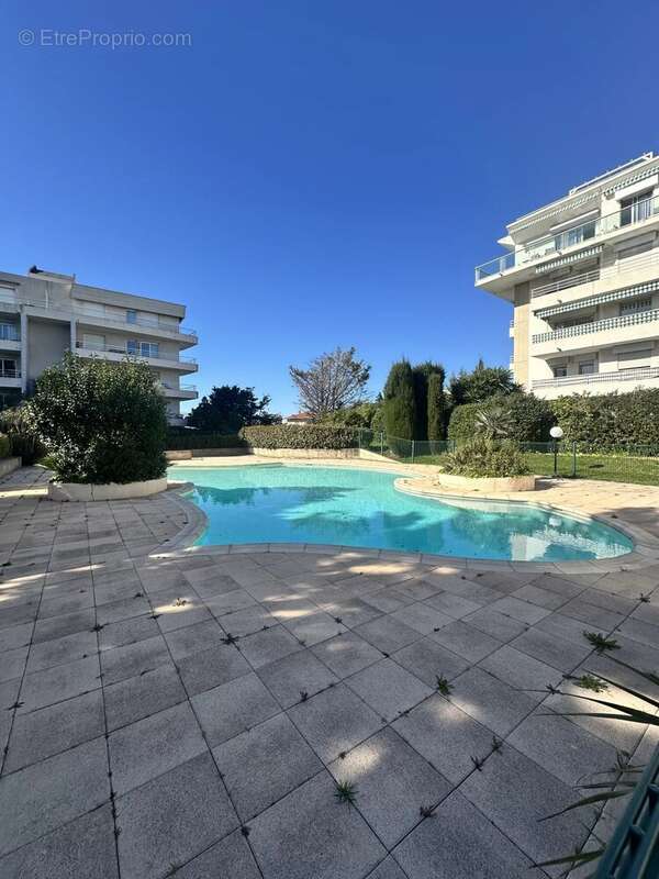 Appartement à SAINT-LAURENT-DU-VAR