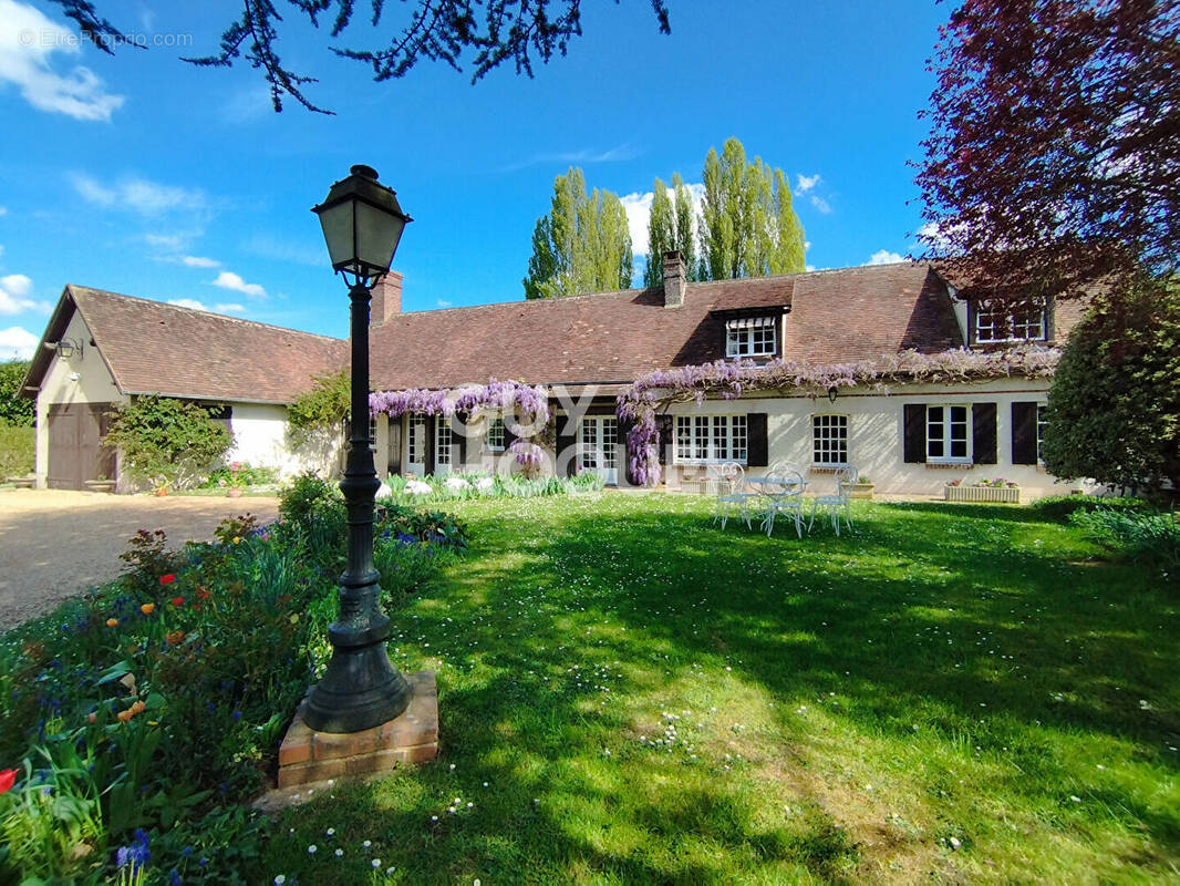Maison à CHERISY