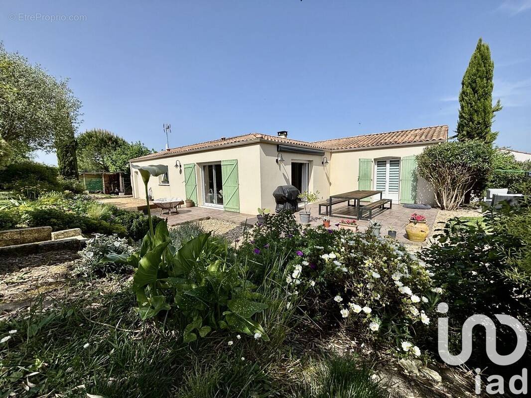 Photo 1 - Maison à SURGERES