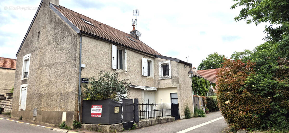 Maison à MESSIGNY-ET-VANTOUX