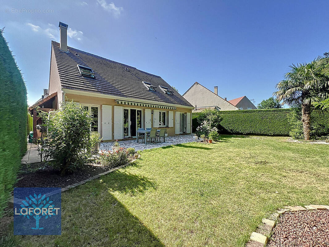 Maison à MENNECY